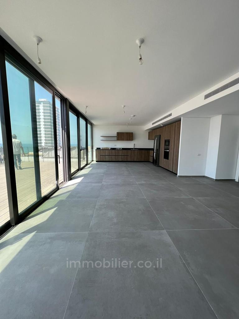 Duplex-Cobertura 4 cômodos Tel Aviv Kerem Hatemanim 457-IBL-1158