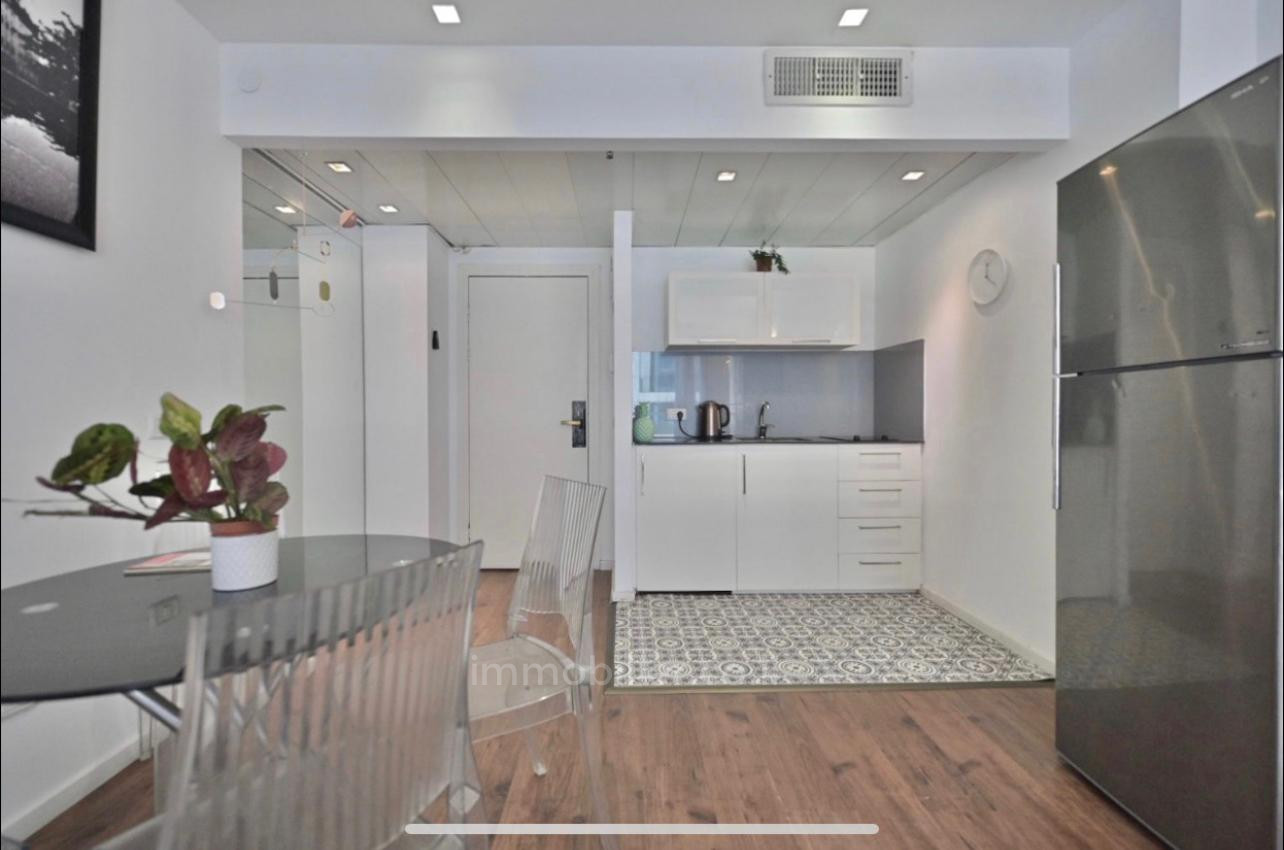 Apartamento 2 cômodos Tel Aviv Primeira linha de mar 457-IBL-1159