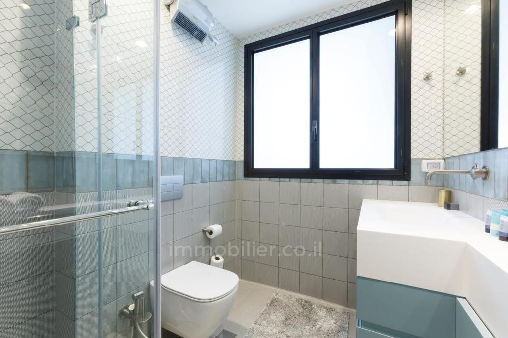 Apartamento 3 cômodos Tel Aviv Primeira linha de mar 457-IBL-1200