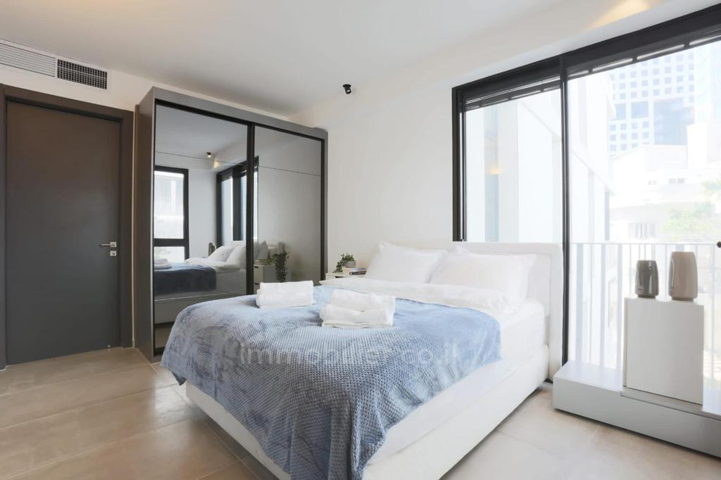Apartamento 3 cômodos Tel Aviv Primeira linha de mar 457-IBL-1200