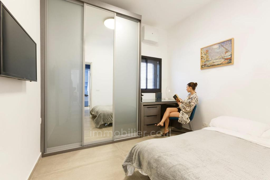 Apartamento 3 cômodos Tel Aviv Primeira linha de mar 457-IBL-1200