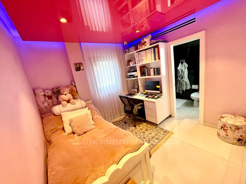 Apartamento 4 cômodos Netanya Kikar 457-IBL-1246