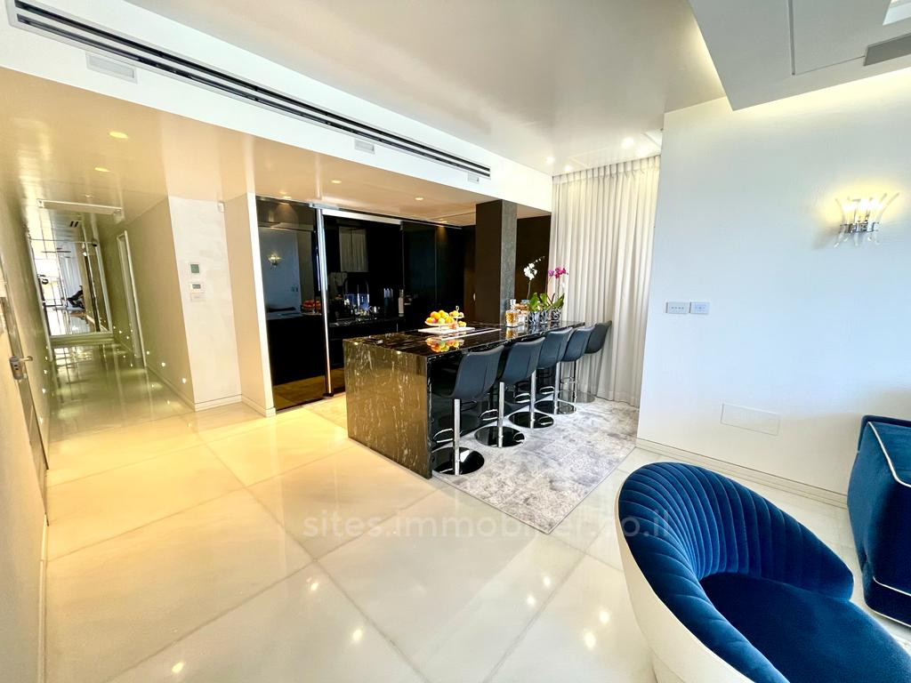 Apartamento 4 cômodos Netanya Kikar 457-IBL-1246