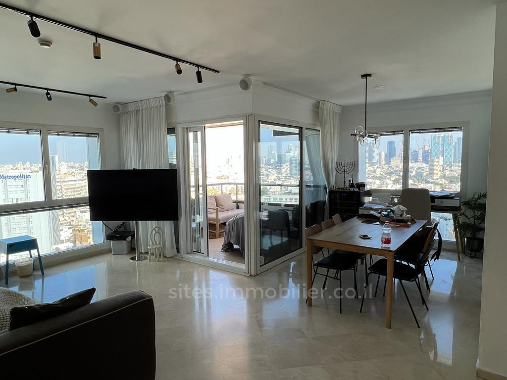 Apartamento 3 cômodos Tel Aviv Primeira linha de mar 457-IBL-1256