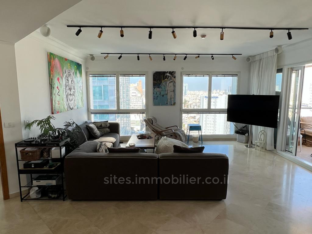 Apartamento 3 cômodos Tel Aviv Primeira linha de mar 457-IBL-1256