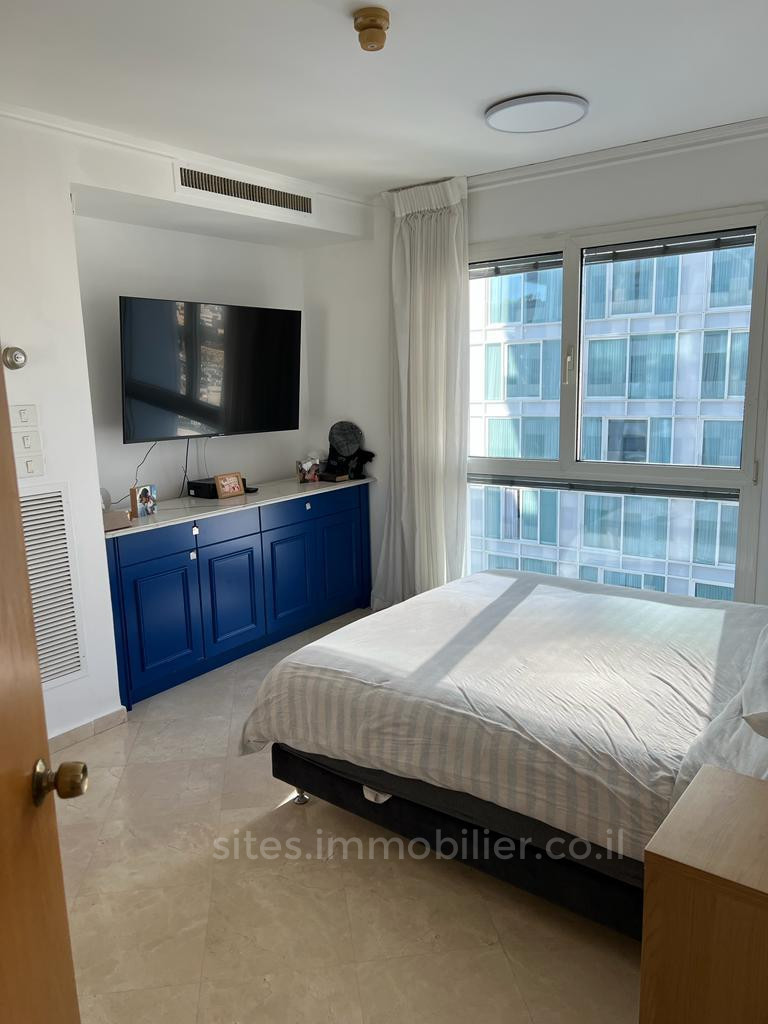 Apartamento 3 cômodos Tel Aviv Primeira linha de mar 457-IBL-1256