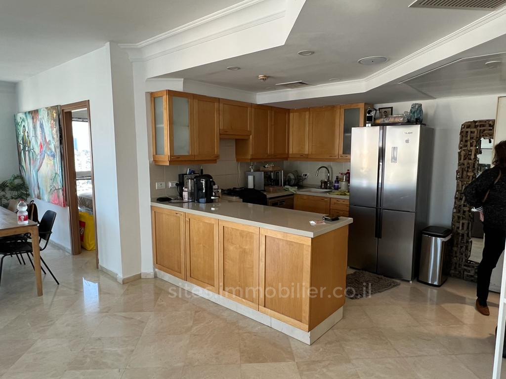 Apartamento 3 cômodos Tel Aviv Primeira linha de mar 457-IBL-1256