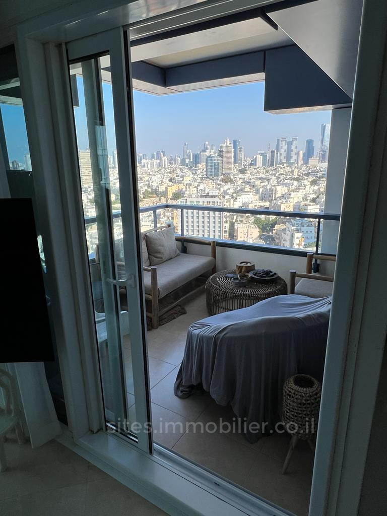 Apartamento 3 cômodos Tel Aviv Primeira linha de mar 457-IBL-1256