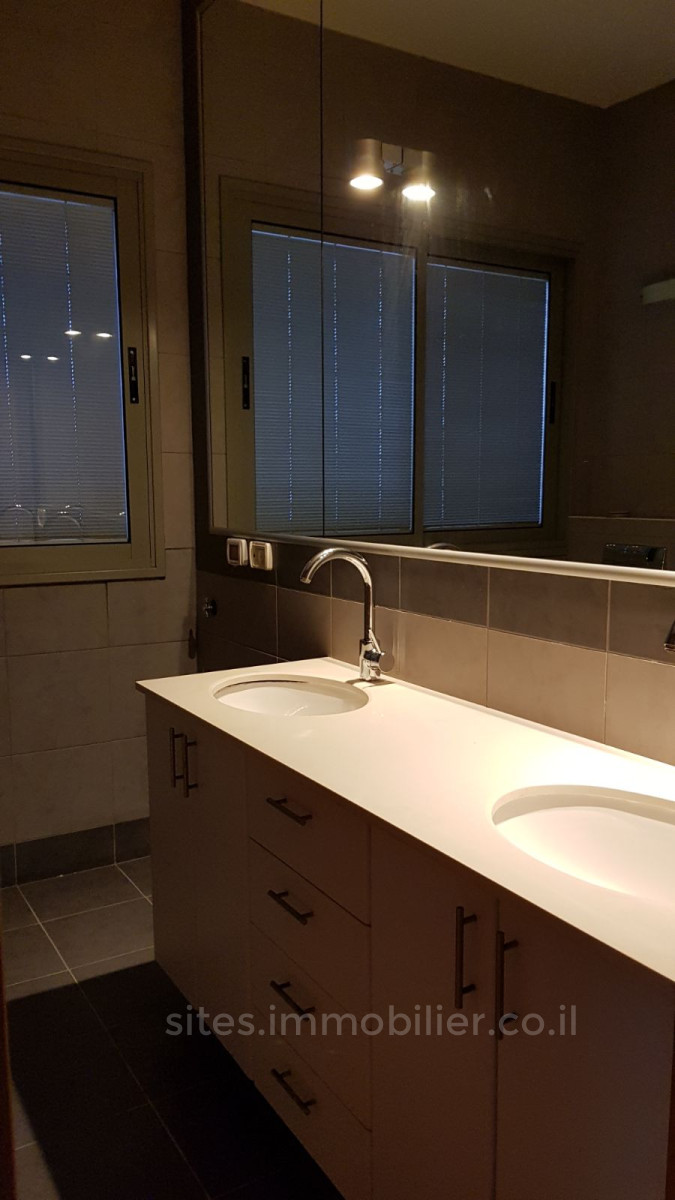 Apartamento 3 cômodos Tel Aviv Centro da cidade 457-IBL-1274