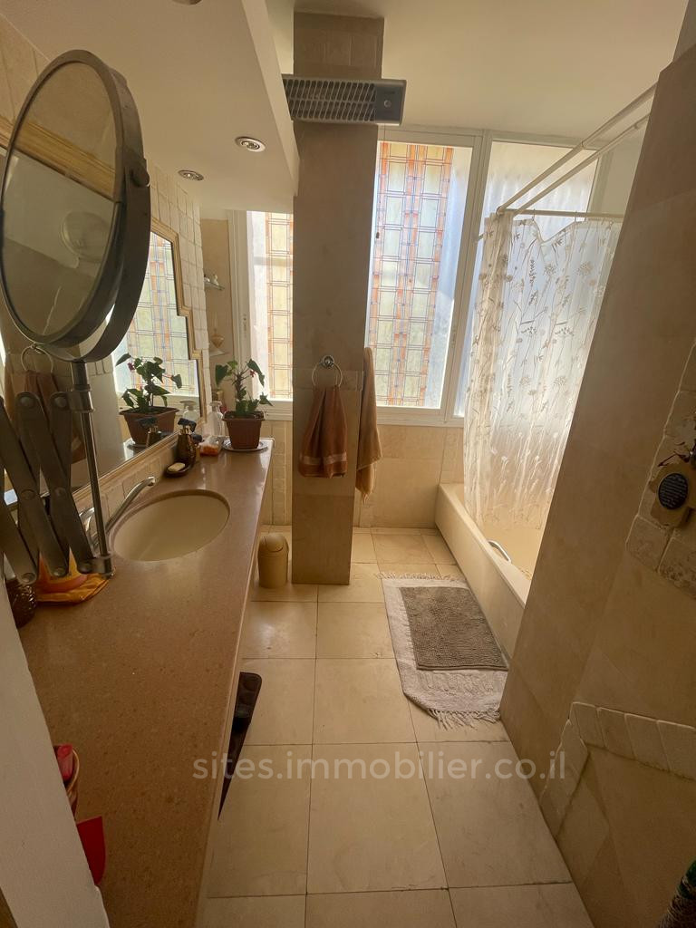 Apartamento 3 cômodos Netanya Centro da cidade 457-IBL-1280