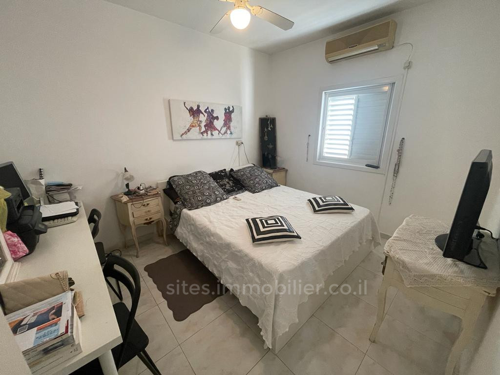 Apartamento 3 cômodos Netanya Centro da cidade 457-IBL-1280