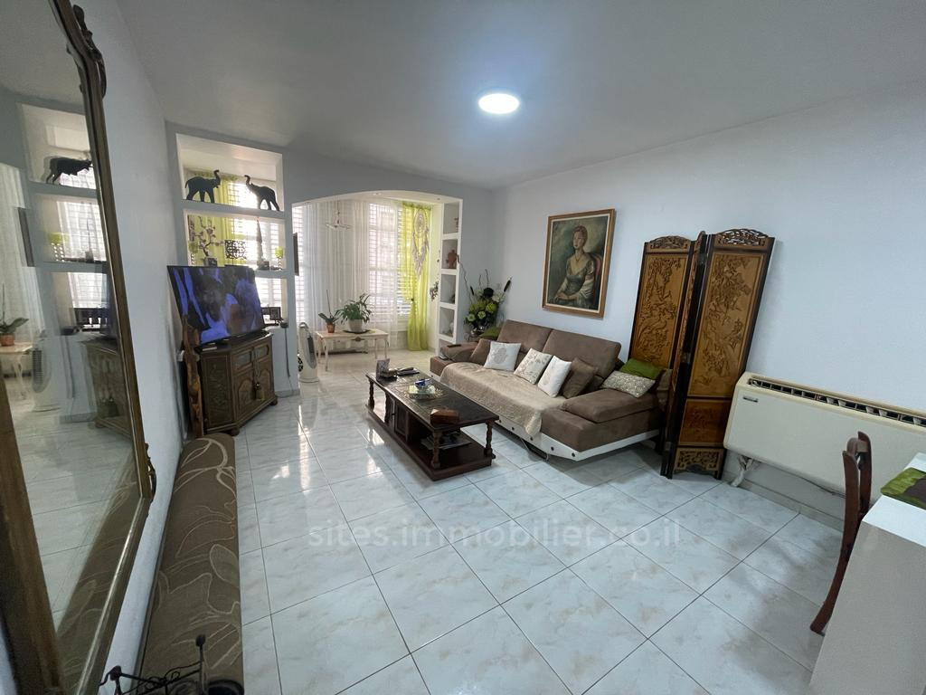 Apartamento 3 cômodos Netanya Centro da cidade 457-IBL-1280