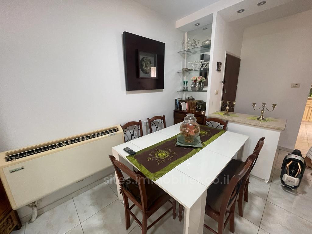 Apartamento 3 cômodos Netanya Centro da cidade 457-IBL-1280