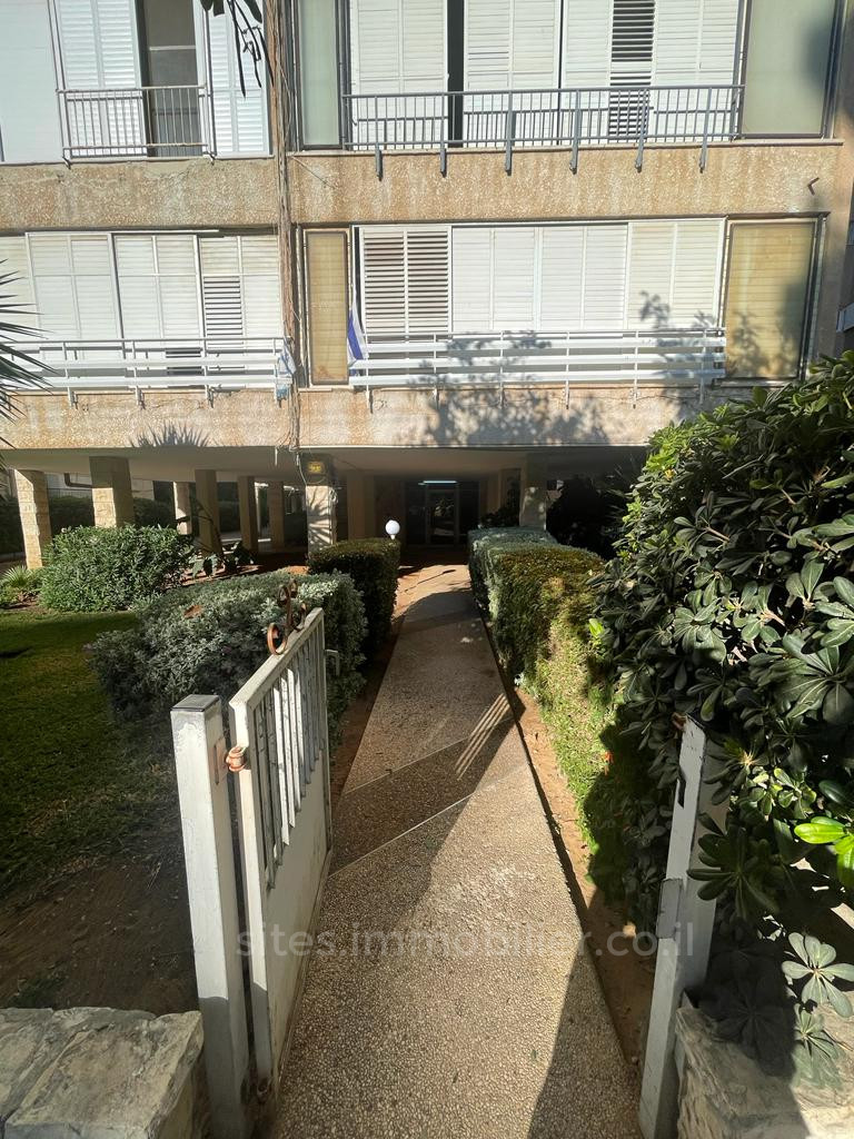 Apartamento 3 cômodos Netanya Centro da cidade 457-IBL-1280