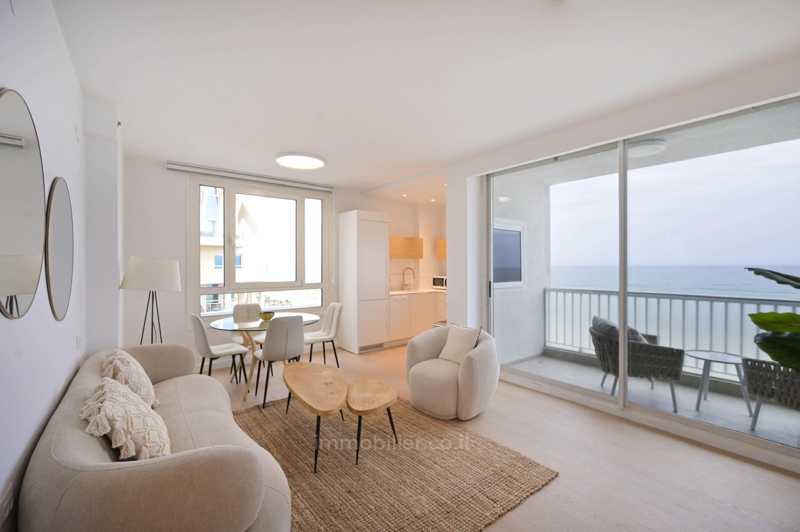 Apartamento 3 cômodos Tel Aviv Primeira linha de mar 457-IBL-1292