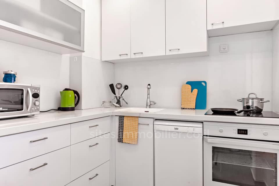 Apartamento 3 cômodos Tel Aviv Primeira linha de mar 457-IBL-1292