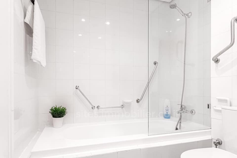 Apartamento 3 cômodos Tel Aviv Primeira linha de mar 457-IBL-1292