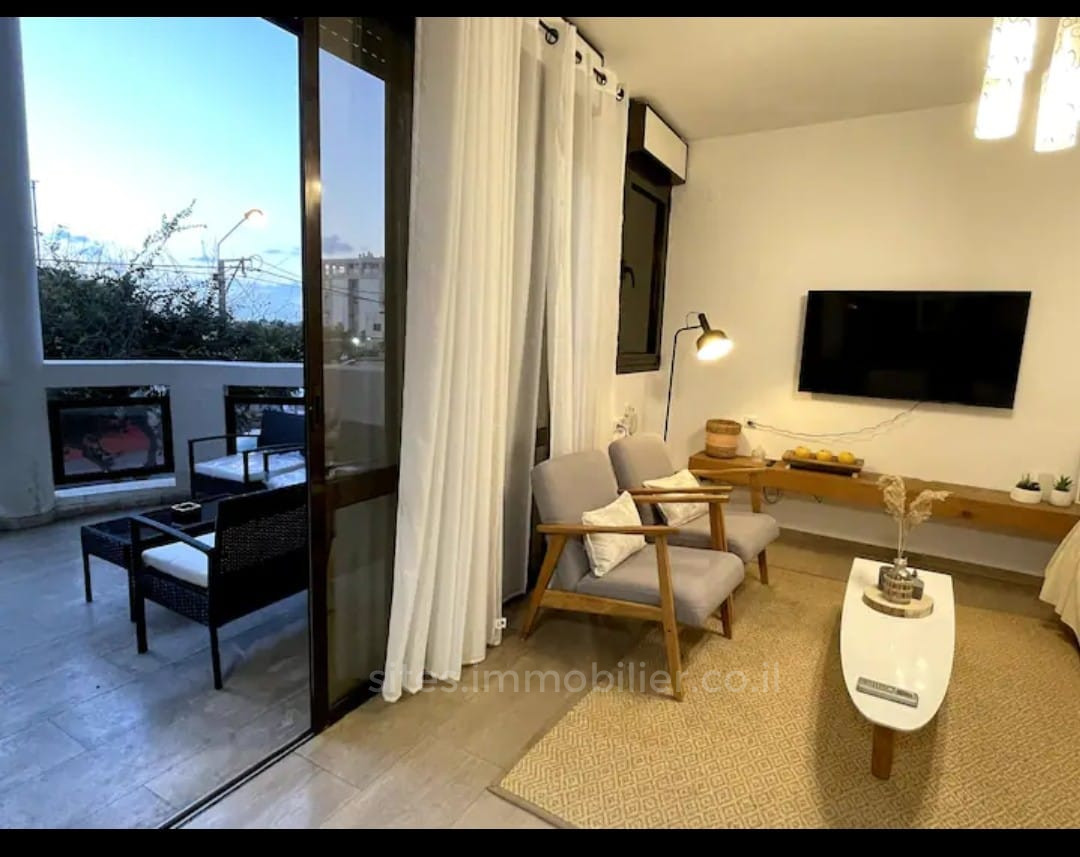 Apartamento 3 cômodos Tel Aviv Primeira linha de mar 457-IBL-1294