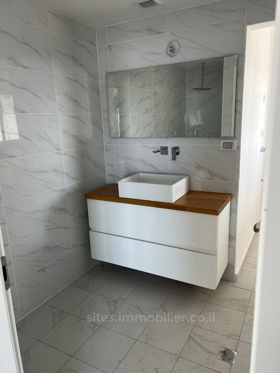 Apartamento 3 cômodos Netanya Centro da cidade 457-IBL-1299