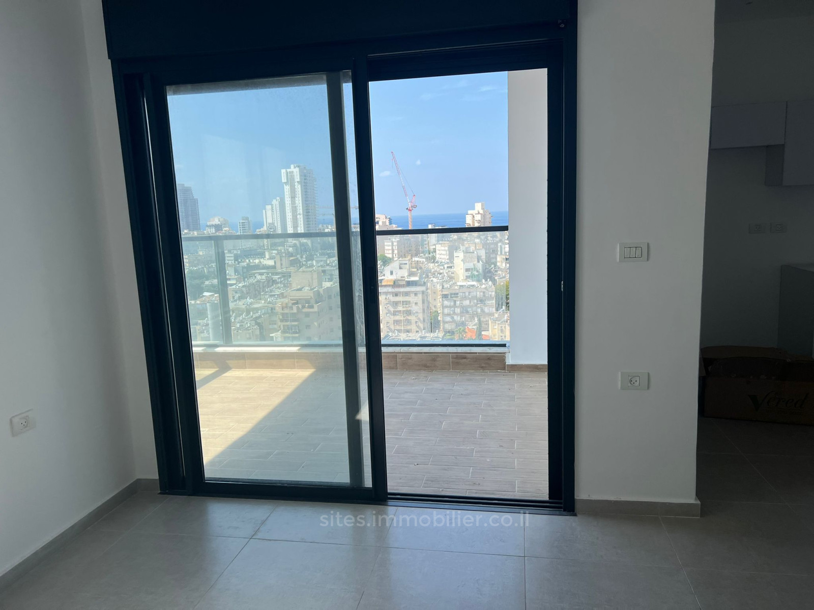 Apartamento 3 cômodos Netanya Centro da cidade 457-IBL-1299