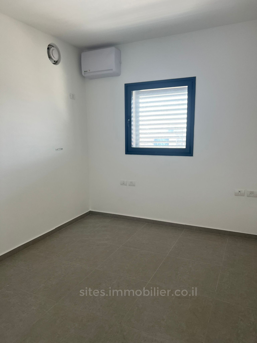Apartamento 3 cômodos Netanya Centro da cidade 457-IBL-1299