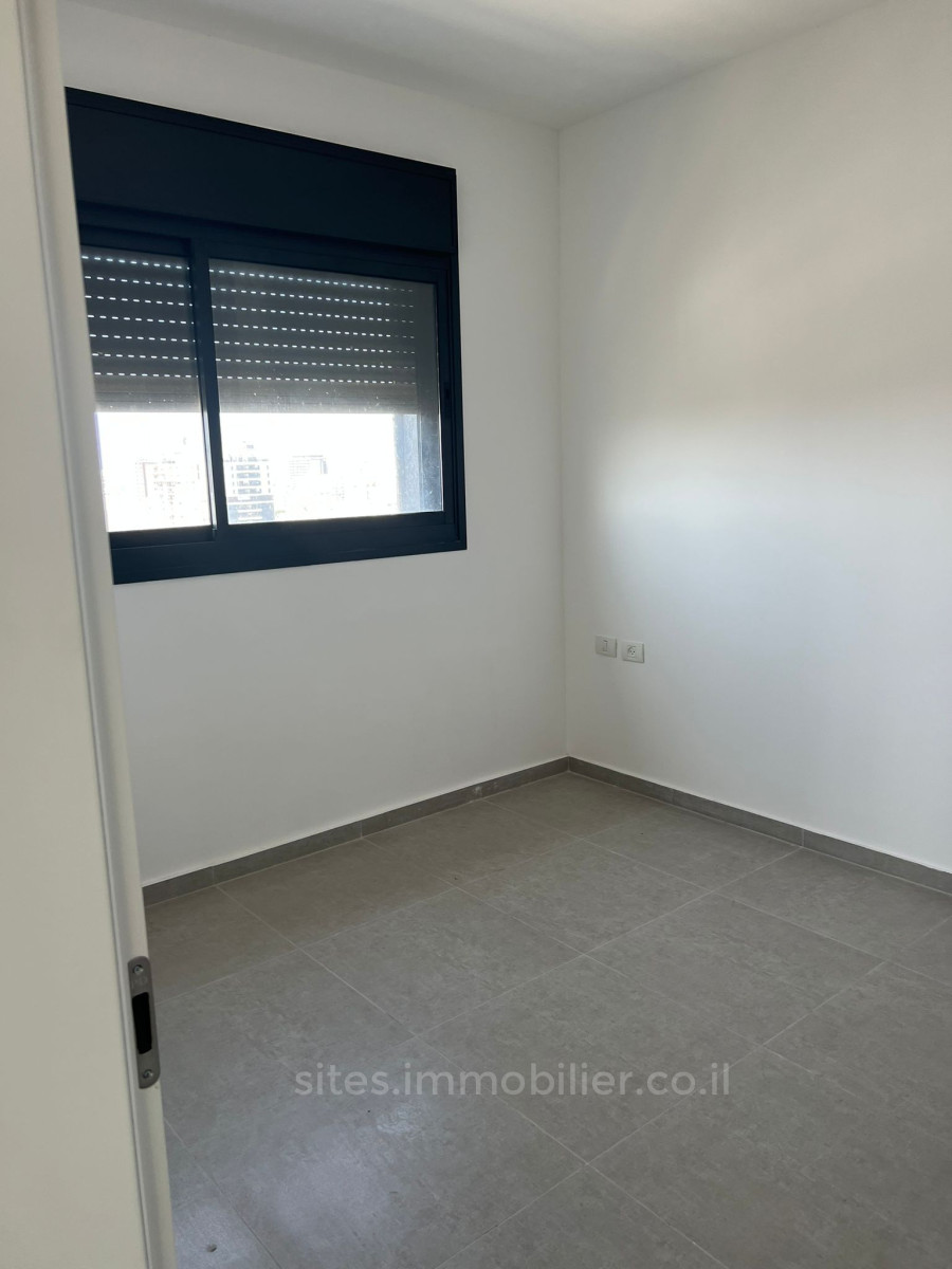 Apartamento 3 cômodos Netanya Centro da cidade 457-IBL-1299