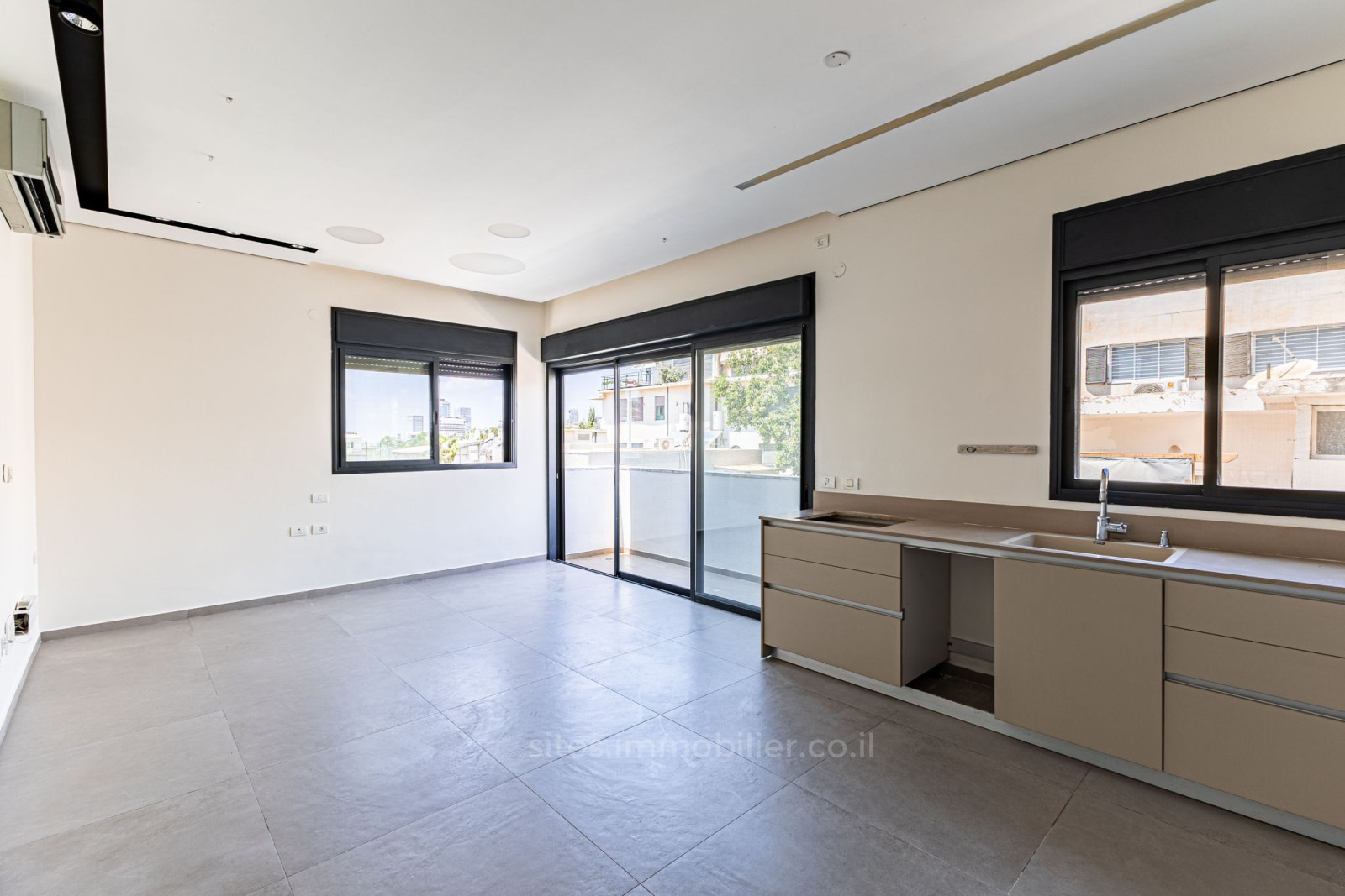 Apartamento 4 cômodos Tel Aviv Lev Tel-Aviv 457-IBL-1306