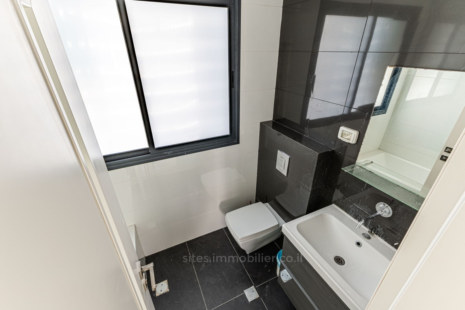 Apartamento 4 cômodos Tel Aviv Lev Tel-Aviv 457-IBL-1306
