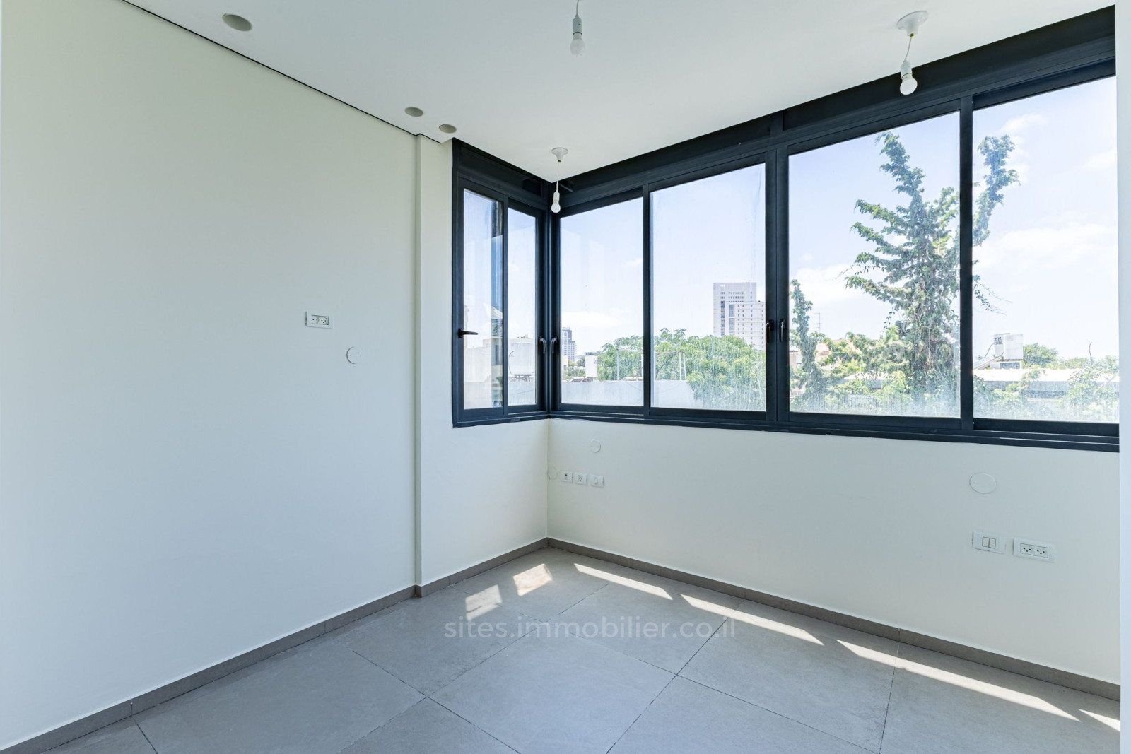 Apartamento 4 cômodos Tel Aviv Lev Tel-Aviv 457-IBL-1306