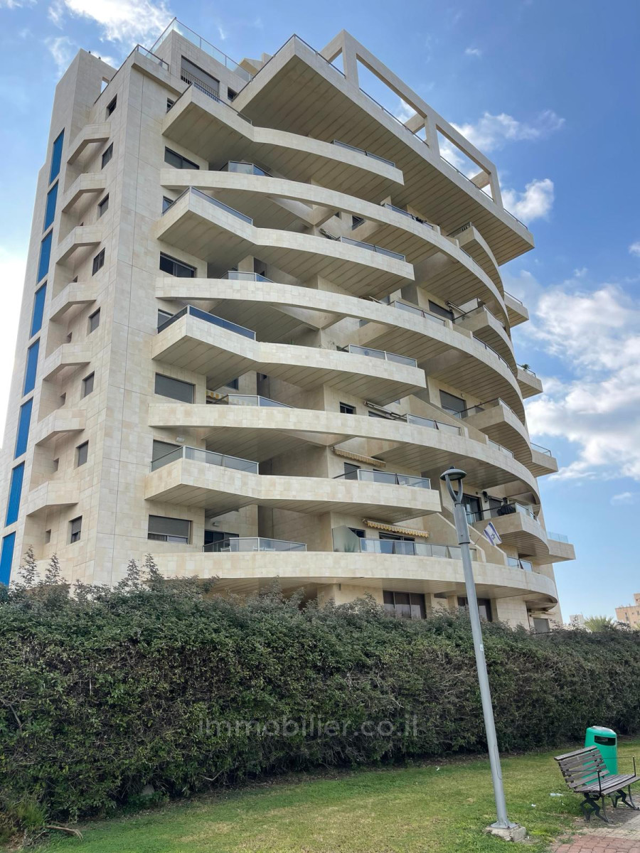 Apartamento 4 cômodos Netanya Kikar 457-IBL-1310