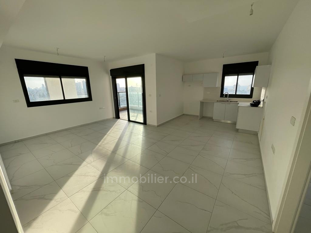 Apartamento 3 cômodos Netanya Centro da cidade 457-IBL-1319