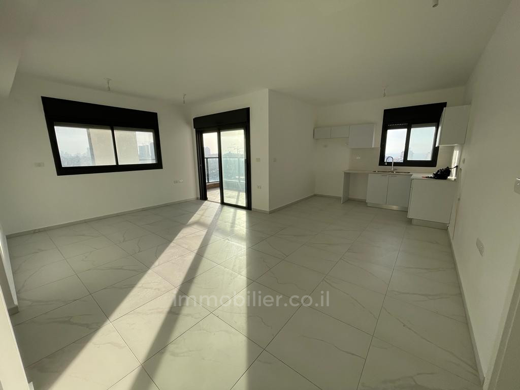 Apartamento 3 cômodos Netanya Centro da cidade 457-IBL-1319