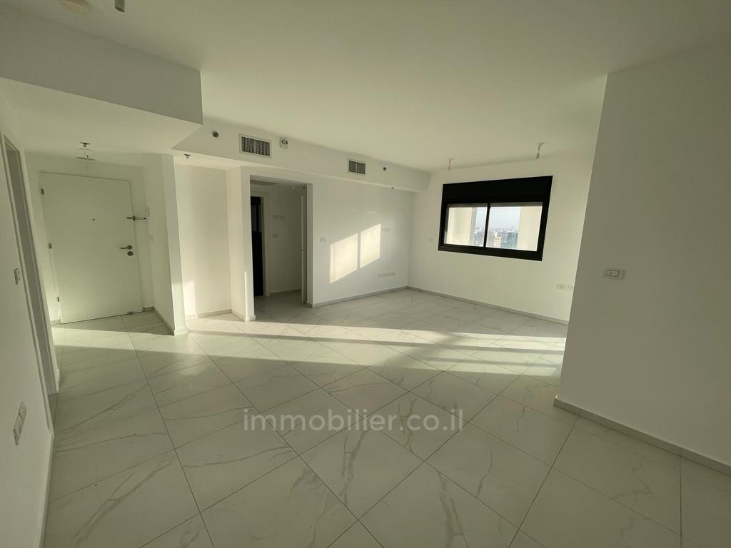 Apartamento 3 cômodos Netanya Centro da cidade 457-IBL-1319
