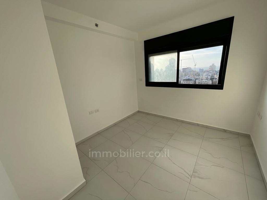 Apartamento 3 cômodos Netanya Centro da cidade 457-IBL-1319