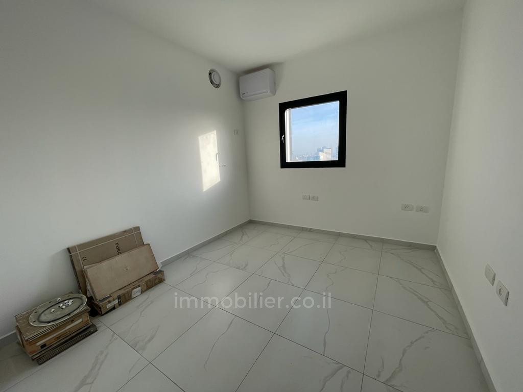 Apartamento 3 cômodos Netanya Centro da cidade 457-IBL-1319