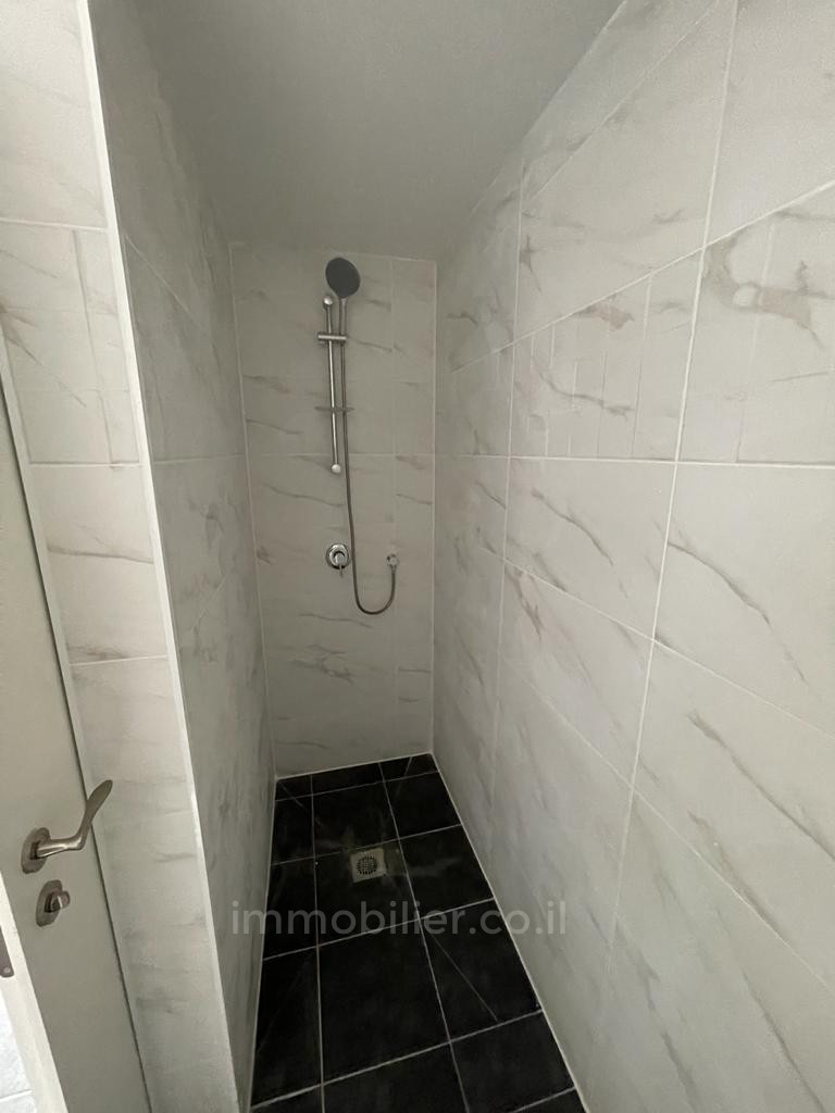 Apartamento 3 cômodos Netanya Centro da cidade 457-IBL-1319