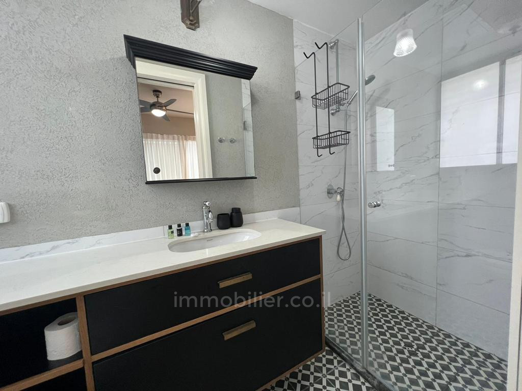 Apartamento 3 cômodos Tel Aviv Centro da cidade 457-IBL-1349