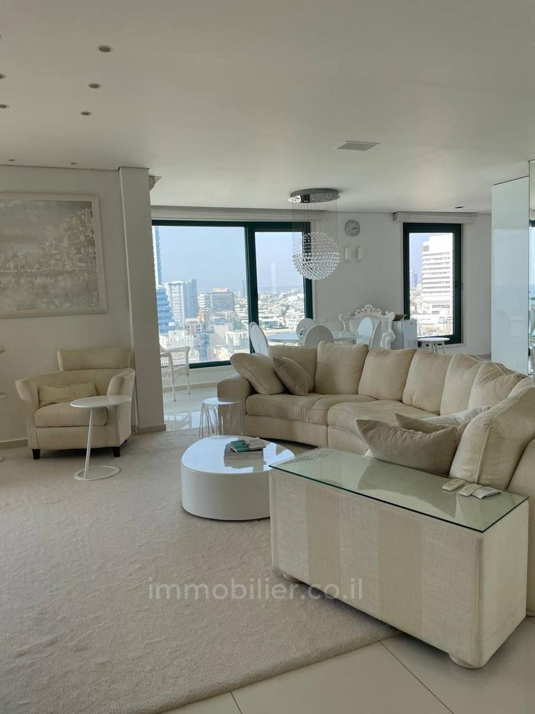 Apartamento 4 cômodos Tel Aviv Primeira linha de mar 457-IBL-1374