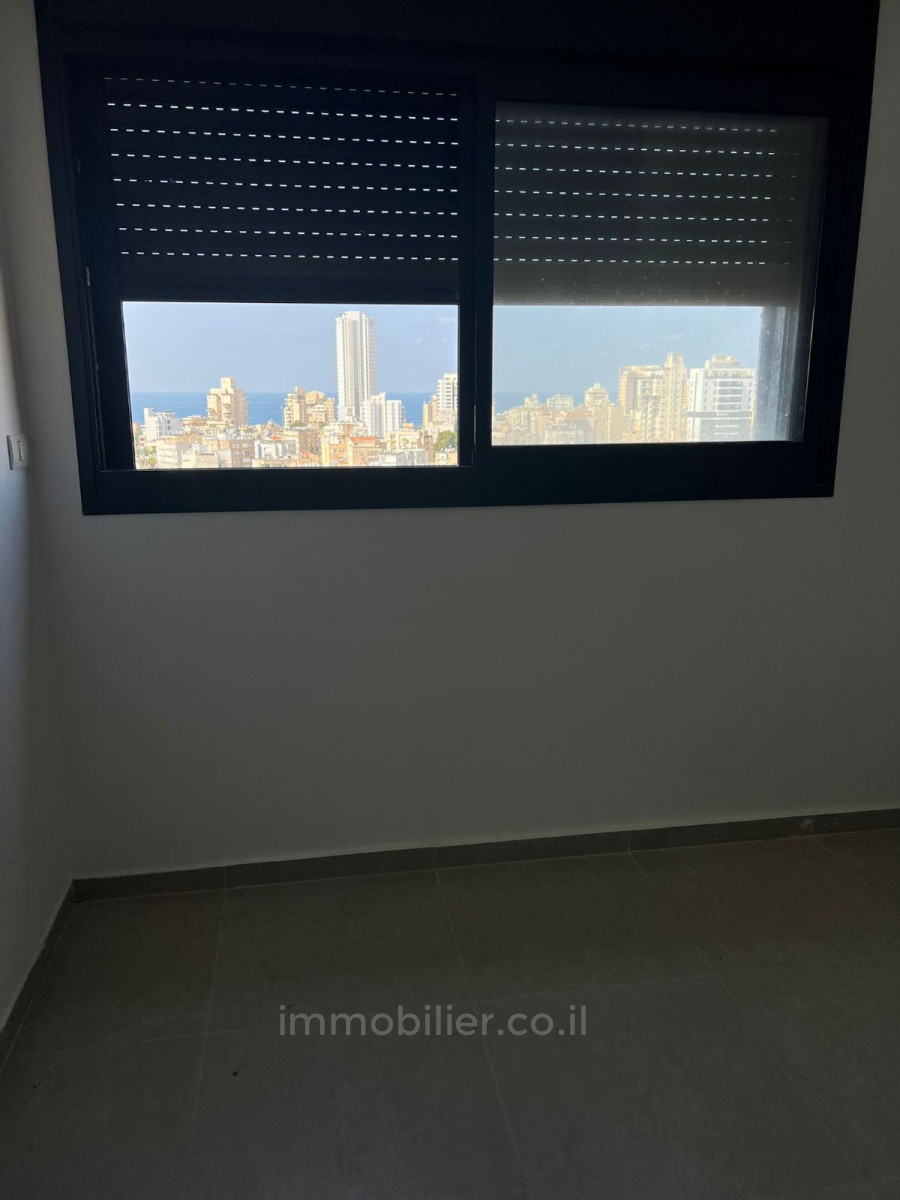 Apartamento 3 cômodos Netanya Centro da cidade 457-IBL-1388