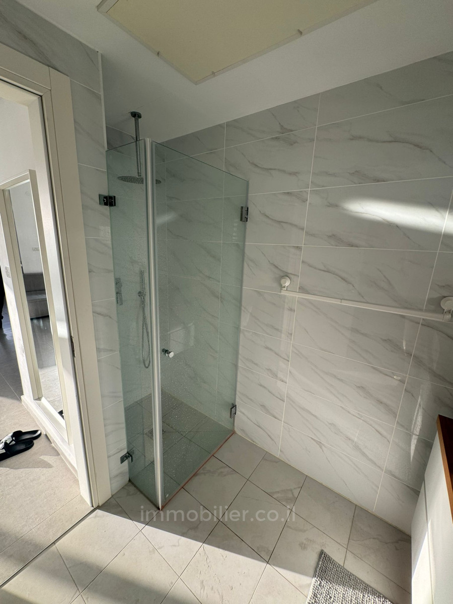 Apartamento 3 cômodos Netanya Centro da cidade 457-IBL-1388