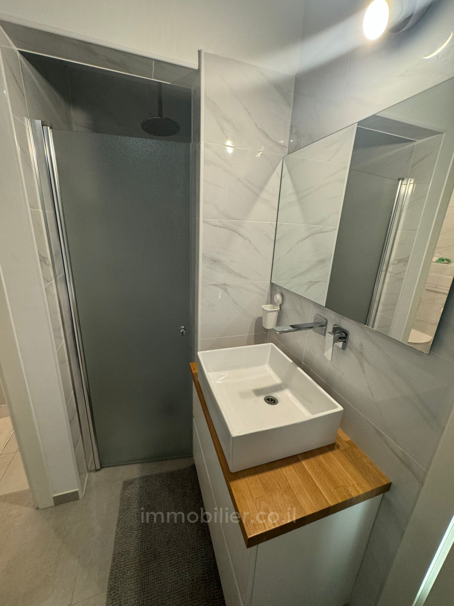 Apartamento 3 cômodos Netanya Centro da cidade 457-IBL-1388