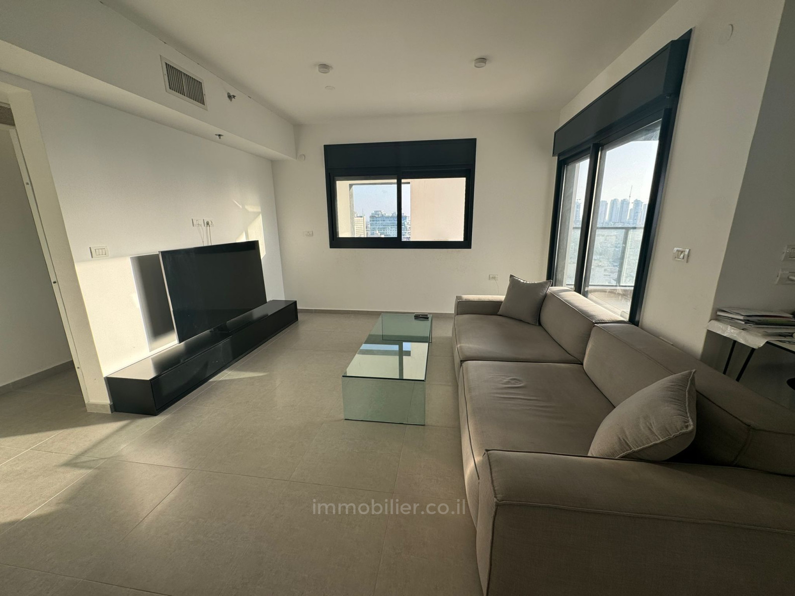 Apartamento 3 cômodos Netanya Centro da cidade 457-IBL-1388