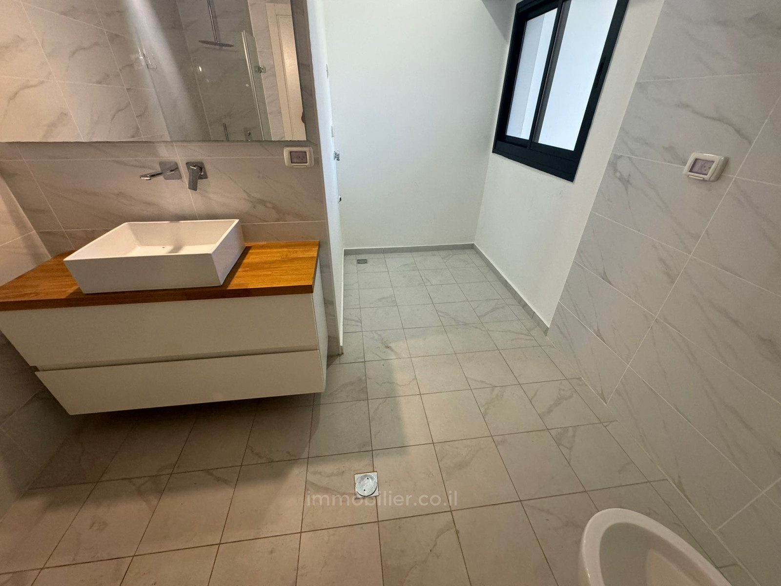 Casarão 3 cômodos Netanya Centro da cidade 457-IBL-1393