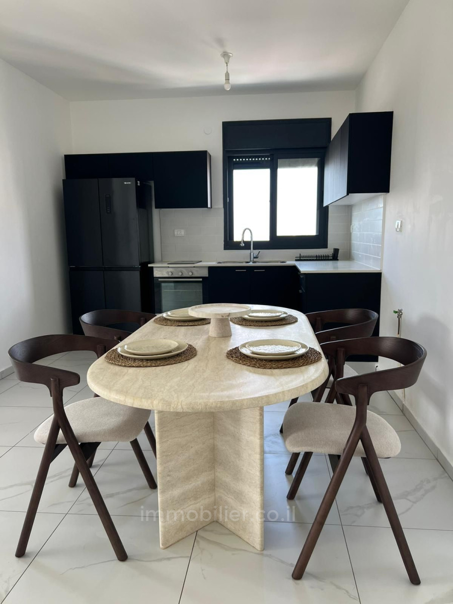 Casarão 3 cômodos Netanya Centro da cidade 457-IBL-1393