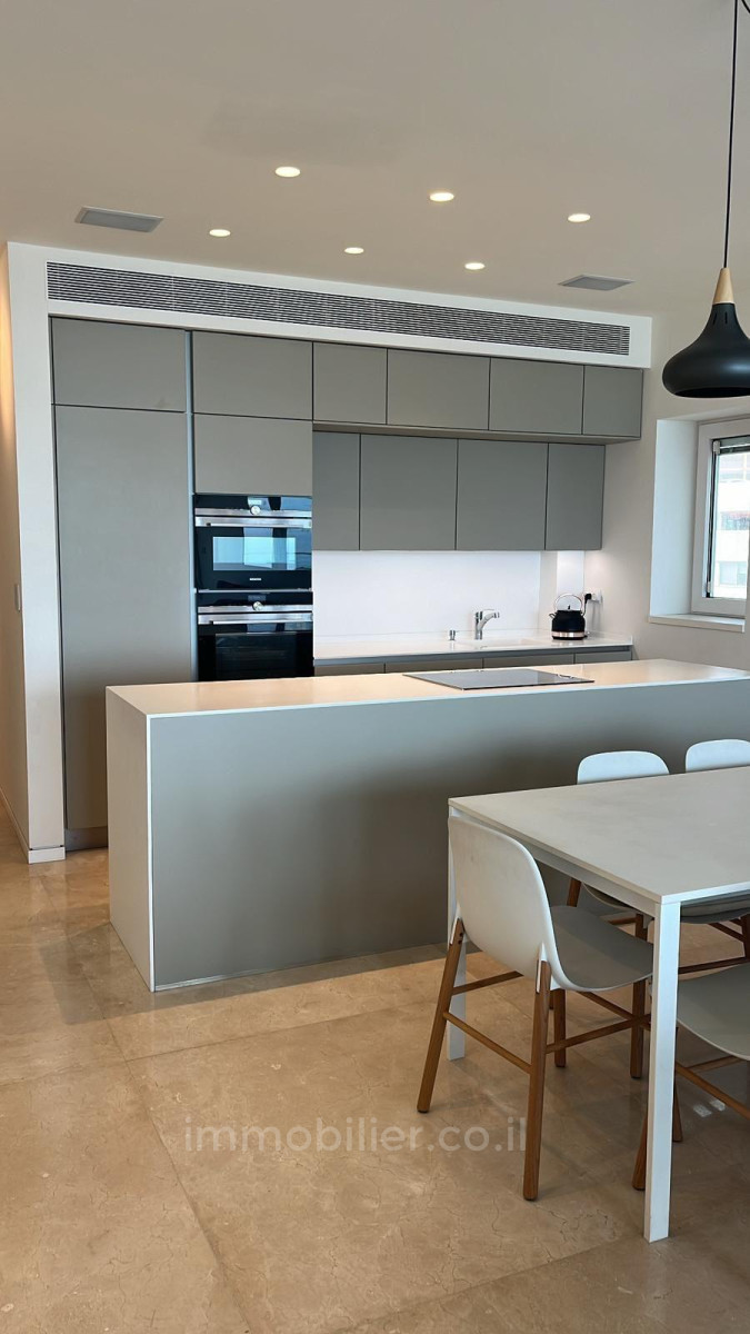 Apartamento 3 cômodos Tel Aviv Primeira linha de mar 457-IBL-1440