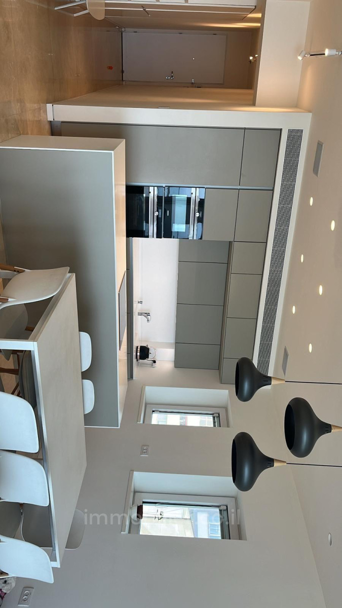 Apartamento 3 cômodos Tel Aviv Primeira linha de mar 457-IBL-1440