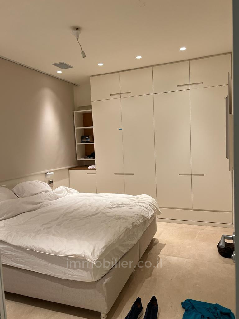 Apartamento 3 cômodos Tel Aviv Primeira linha de mar 457-IBL-1440
