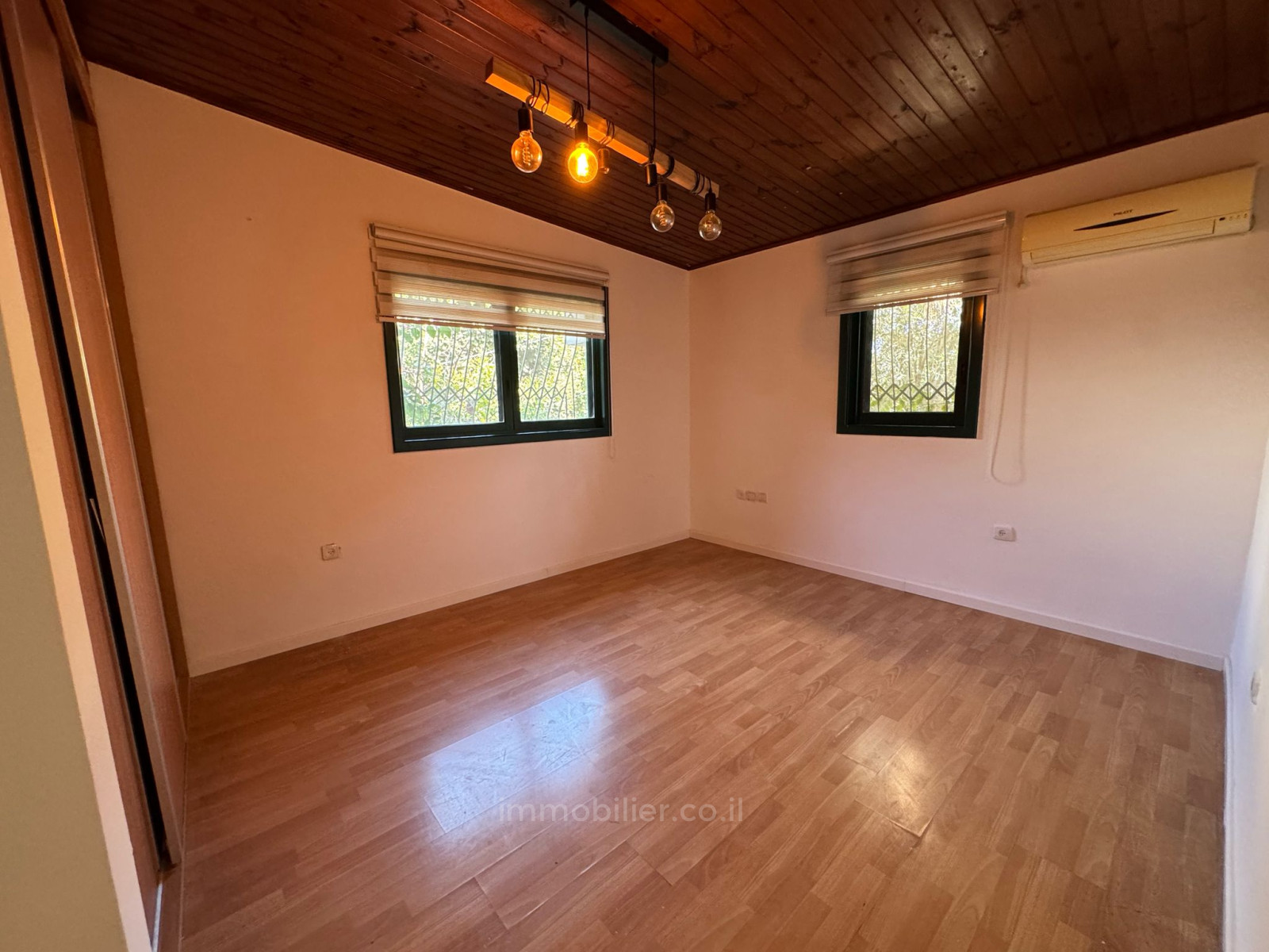 Casarão 7 cômodos Netanya Centro da cidade 457-IBL-1448