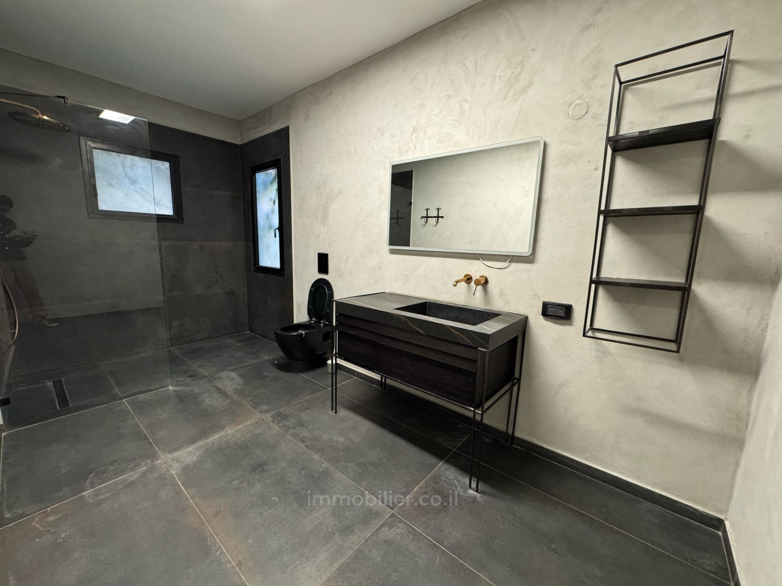 Casarão 7 cômodos Netanya Centro da cidade 457-IBL-1448