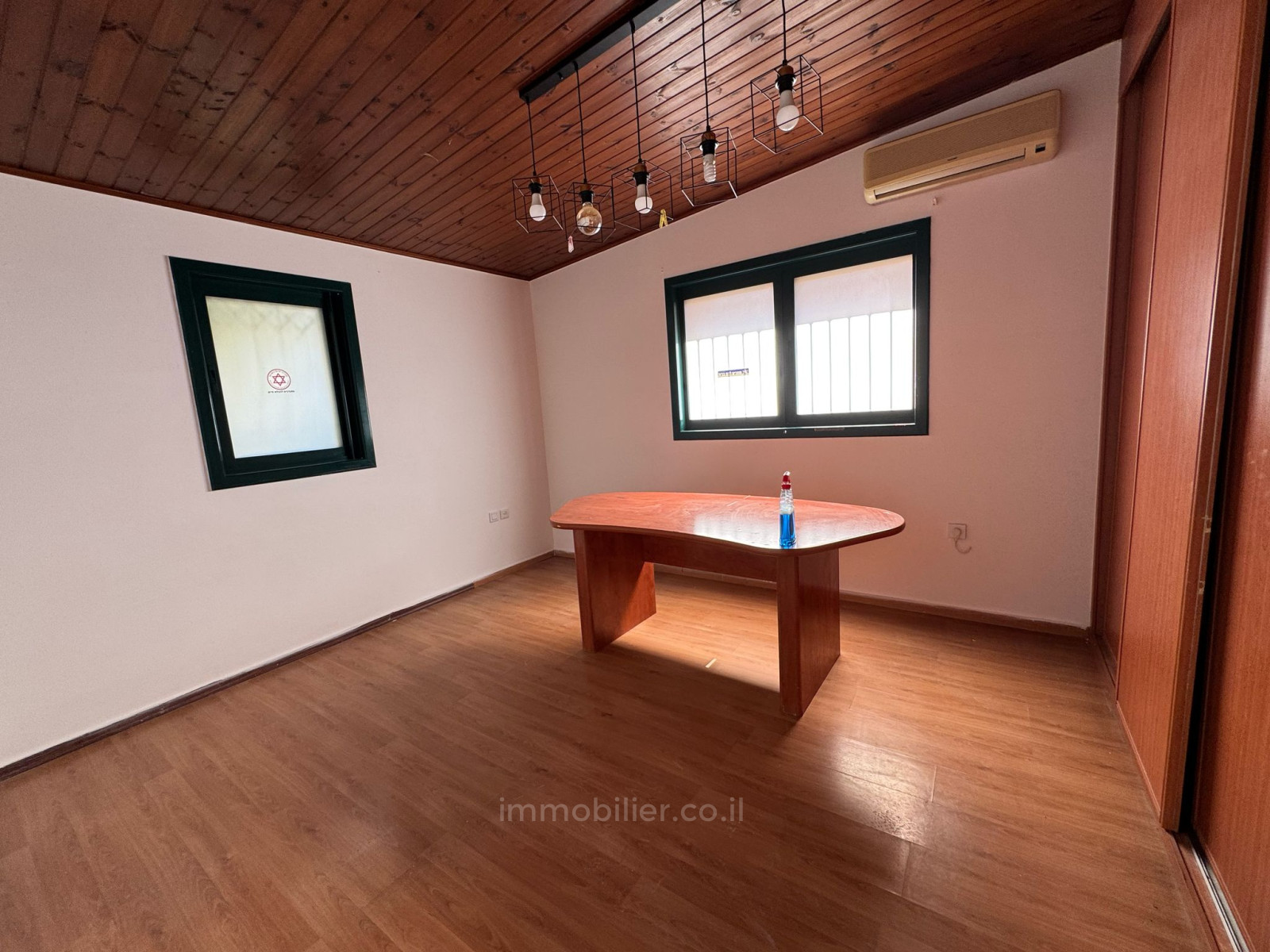 Casarão 7 cômodos Netanya Centro da cidade 457-IBL-1448